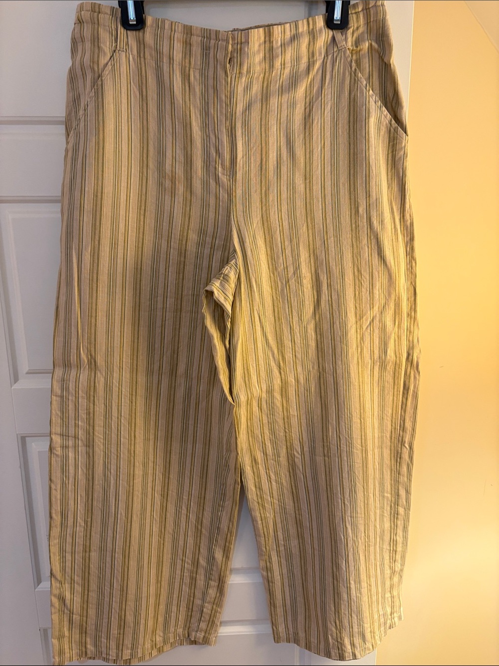 Max Studio Women’s Green/Ivory Pinstripe Lightweight Pants (size 12) 100% Linen